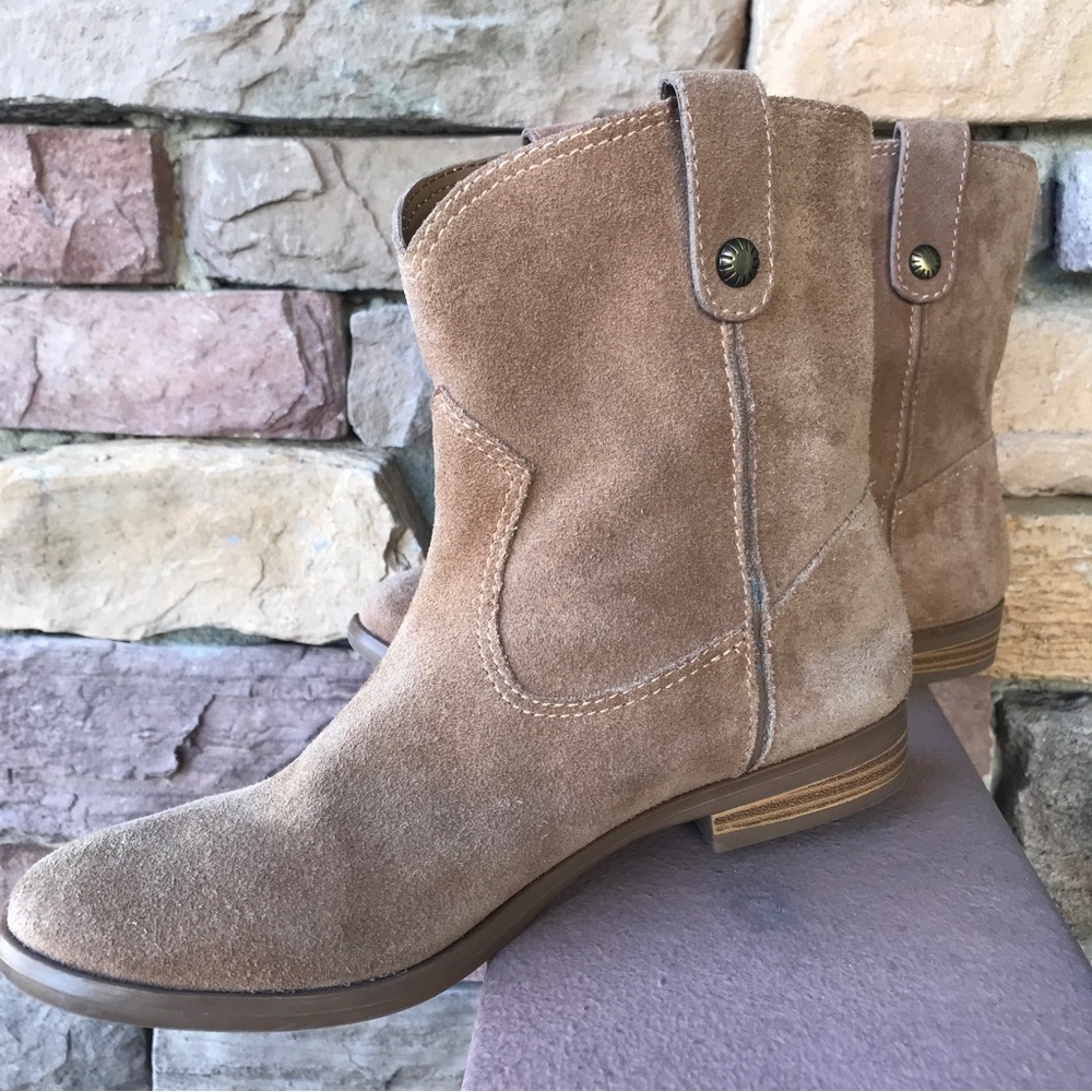 Bass (Cynthia) Tan Suede Leather Booties